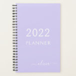 2022 Lavender Purple Girly Script Monogramme Nom<br><div class="desc">2022 Lavender Purple Monogram Ajoutez votre propre nom de script 2022 Calendrier Mariage Event Planner. Cela rend le cadeau parfait pour 16 ans,  mariage,  douche nuptiale,  anniversaire,  baby shower ou bachelorette pour quelqu'un qui aime le luxe glam et les styles chic.</div>