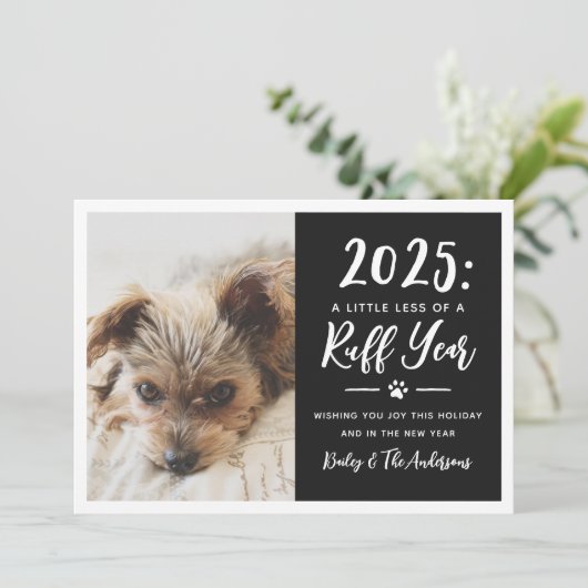 2022 Ruff Year Black and White Funny Dog Photo Feestdagenkaart (Staand voorkant)