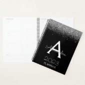 2023 Noir et Argent Paillettes Monogramme Luxe Mod (Devant avec enveloppe)