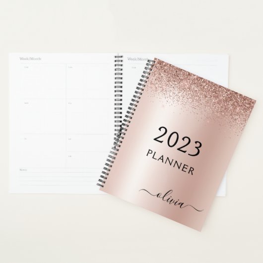 2023 Rose Gold Blush Rose Pailleté Monogramme (Devant avec enveloppe)