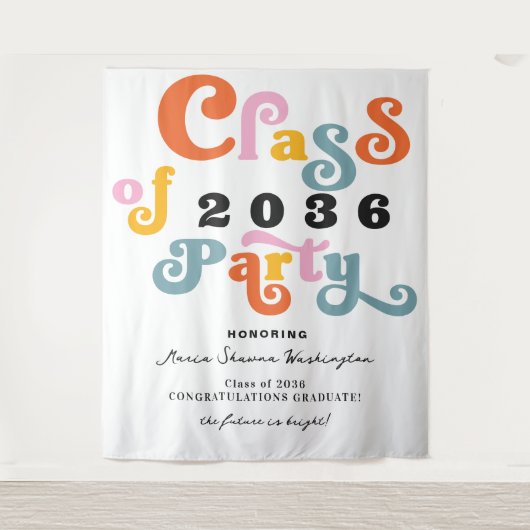 2024 Retro Custom Graduation Party Witte Achtergro Wandkleed (Voorkant)