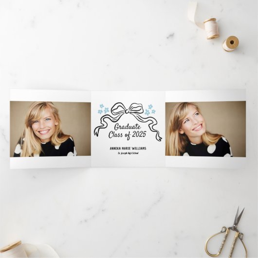 2025 Bow Afstuderen Multi Photo Drieluik Aankondiging (Binnen)