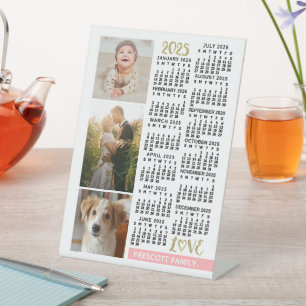 2025 Kalender Blush Roze Goud Familie Fotocollage Reclamebord Met Voetstuk
