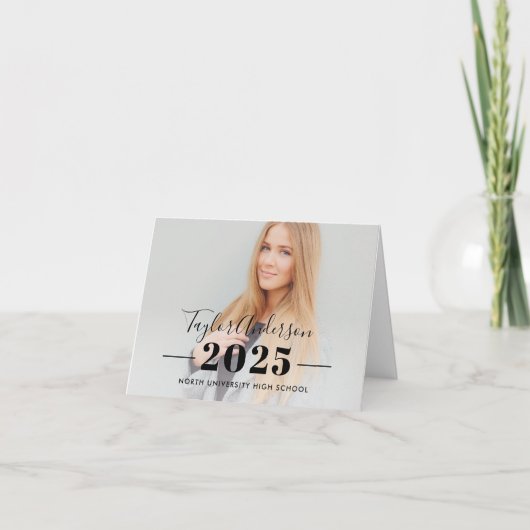 2025 Minimalistisch Zwart Custom Photo Afstuderen Bedankkaart (Voorkant)
