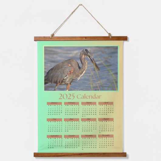 2025 Tapestry Calendar, een reiger die zich voedt Hangend Wandkleed (Voorkant)