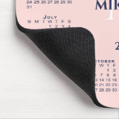 2026 Agenda Chic Monogram Naam op Koraalroze Muismat (Hoek)
