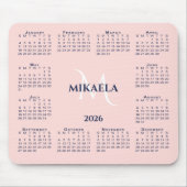 2026 Agenda Chic Monogram Naam op Koraalroze Muismat (Voorkant)