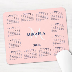 2026 Agenda Chic Monogram Naam op Koraalroze Muismat