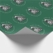 20e bruiloft Jubileum Emerald w Hart Embleem Cadeaupapier (Hoek)