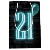 21e verjaardag Neon Sign on Brick Medium Cadeauzakje (Voorkant)