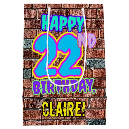 22e verjaardag: Fun, Urban Graffiti geïnspireerd K Medium Cadeauzakje (Achterkant)