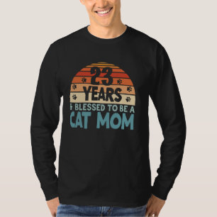 23 jaar en gezegend om een kattenmoeder te zijn! 2 t-shirt