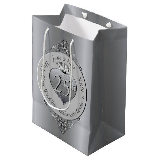 25e anniversaire d'argent Sac cadeau moyen (Devant Angle)