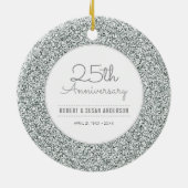 25e Jubileum Keepasje Faux Silver Glitter Keramisch Ornament (Achterkant)