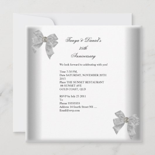 25e verjaardag Witte Zilveren Overlay Boog Sieraad Kaart (Achterkant)