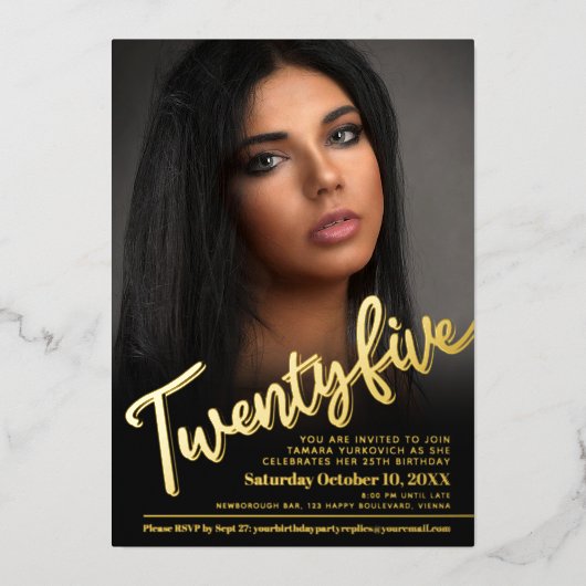 25th Birthday custom foto script goud Folie Uitnodiging (Voorkant)