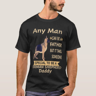28 Elke man kan een vader zijn maar het kost ieman T-shirt