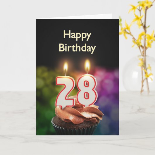 28e verjaardag met cake en kaarsen kaart (Gele Bloem)