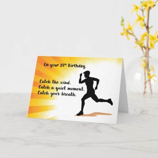 29e Verjaardag Man Running met Sunburst Achtergron Kaart (Gele Bloem)