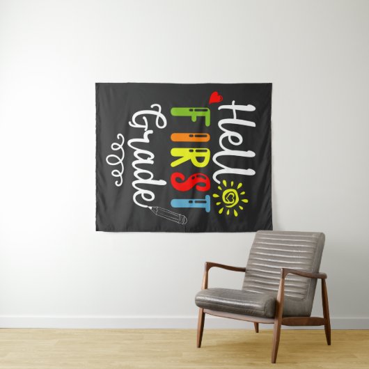 2/2- Hallo eerste graad Shirt, eerste graad studen Wandkleed (In Situ (horizontaal))