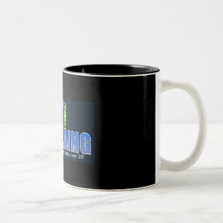 2 Couleurs 39 et tenir la tasse