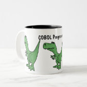 2 Couleurs AQ- tasse de dinosaure de programmeur de COBOL (Devant gauche)