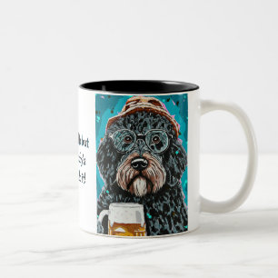 2 Couleurs Bernedoodle tenant une tasse à bière