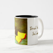 2 Couleurs Fromage et vin dans une tasse (Devant droit)