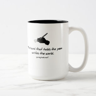 2 Couleurs La main qui tient la tasse de stylo