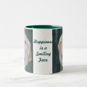 2 Couleurs Le bonheur de tasse de labrador retriever est. (Centre)
