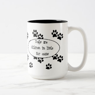 2 Couleurs Les chiens sont des enfants dans la petite tasse