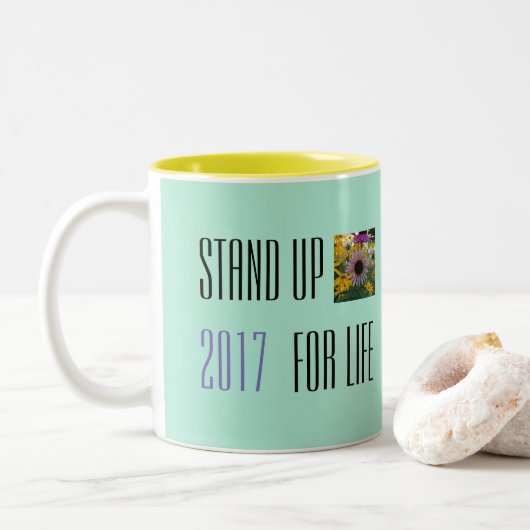 2 COULEURS LEVEZ-VOUS POUR LA TASSE 2017 DE LA VIE (Avec donut)