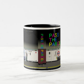 2 Couleurs Passez le colis : Tasse de Bookcover
