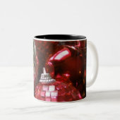 2 Couleurs Red Baubles tasse à deux tons (Devant droit)