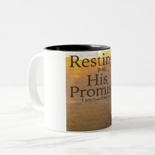 2 Couleurs "Se reposant sur sa tasse à deux tons de promesse