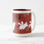 2 Couleurs Tasse chanceuse de lapins (rouge) (Devant droit)