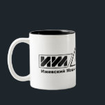 2 Couleurs Tasse de café d'Izhmash<br><div class="desc">Tasse de café vigoureuse et utilitaire décorée avec la marque de l'usine mécanique d'Izhevsk,  qui est maintenant légendaire pour produire d'autres articles vigoureux et utilitaires.</div>
