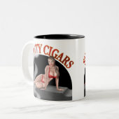 2 Couleurs Tasse de "fille de bikini" de cigares de Sin City (Devant gauche)