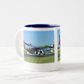 2 Couleurs Tasse du mustang P-51 (Devant gauche)