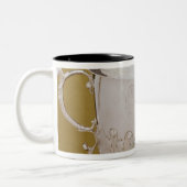 2 Couleurs tasse et couverture Deux-manipulées, c.1695 (Gauche)