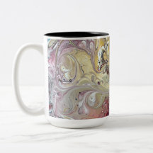 Une tasse à café turquoise et rose