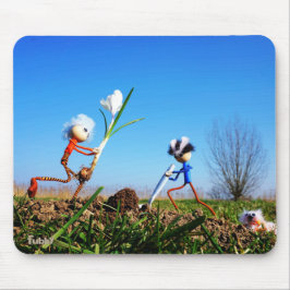 2 Fubby's die een bol krokus planten. Muismat