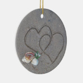 2 Harten in zand met schelpen Keramisch Ornament (Rechts)