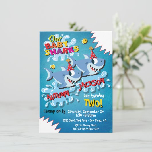 2 requins Bébé Invitation de fête d'anniversaire (Debout devant)