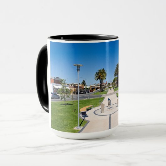 2 tasses (Devant gauche)