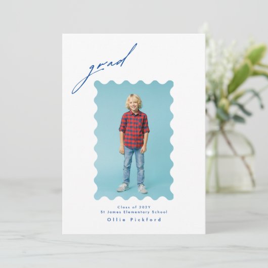 2-zijdige foto 2025 Elementary Afstuderen Wavy Bor Aankondiging (Staand voorkant)