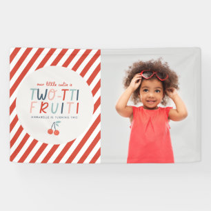 2e verjaardag op de foto van het kinderfeestje tij spandoek