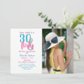 30 & Flirty 30th Birthday Invitation (Debout devant)