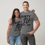 30e anniversaire Dirty 30 Est.1993 T-Shirt<br><div class="desc">30e anniversaire pour hommes et femmes</div>