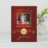 30e anniversaire Invitations - Monogramme rouge et (Debout devant)